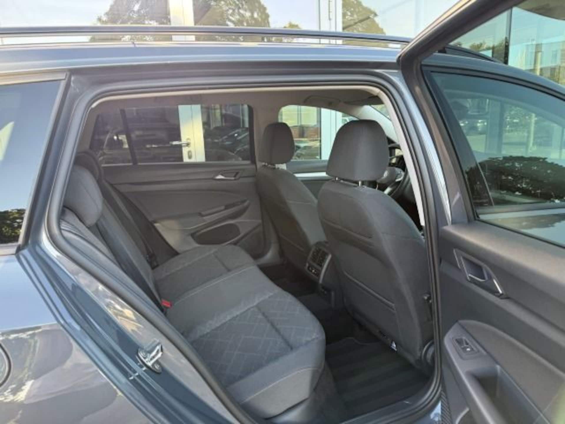 Volkswagen Golf Variant Life