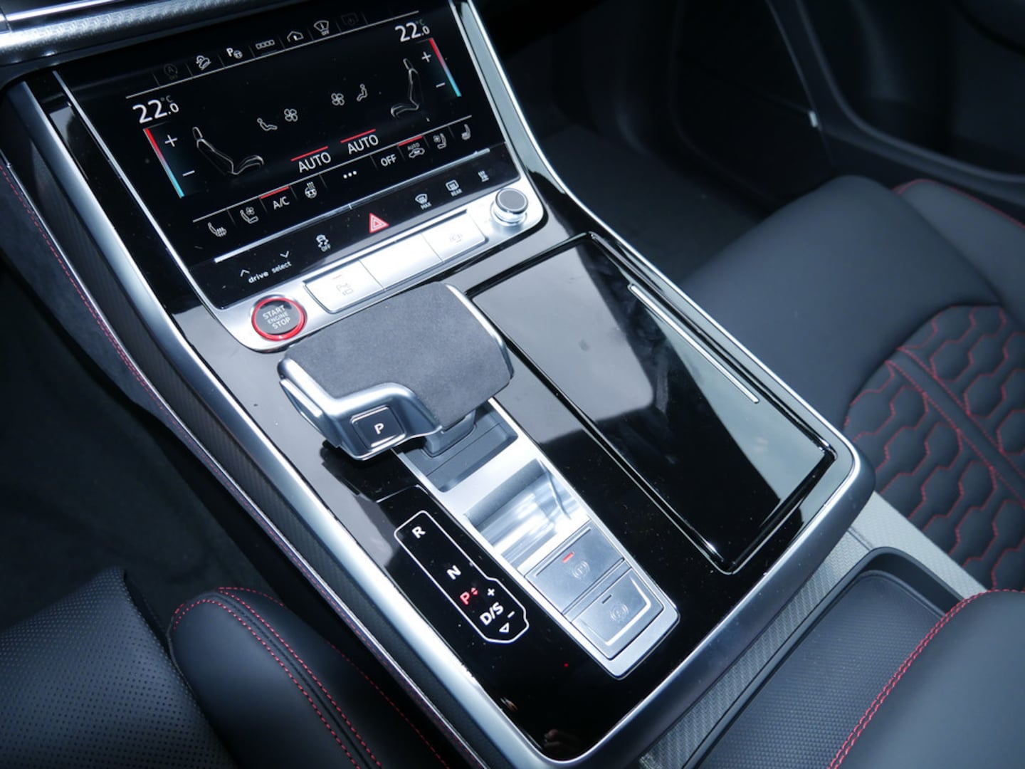 Bild über Audi RS Q8 TFSI quattro tiptronic - für weitere Informationen kontaktieren Sie den Audi Partner