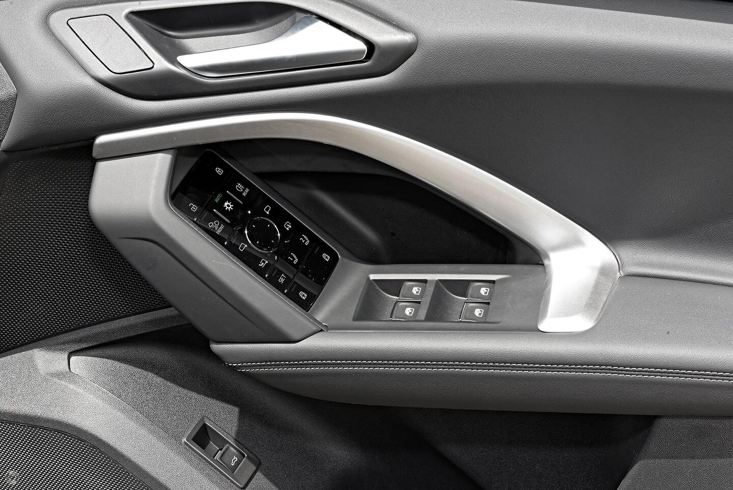 Image about Audi Q5 SUV TDI quattro 150 kW sport