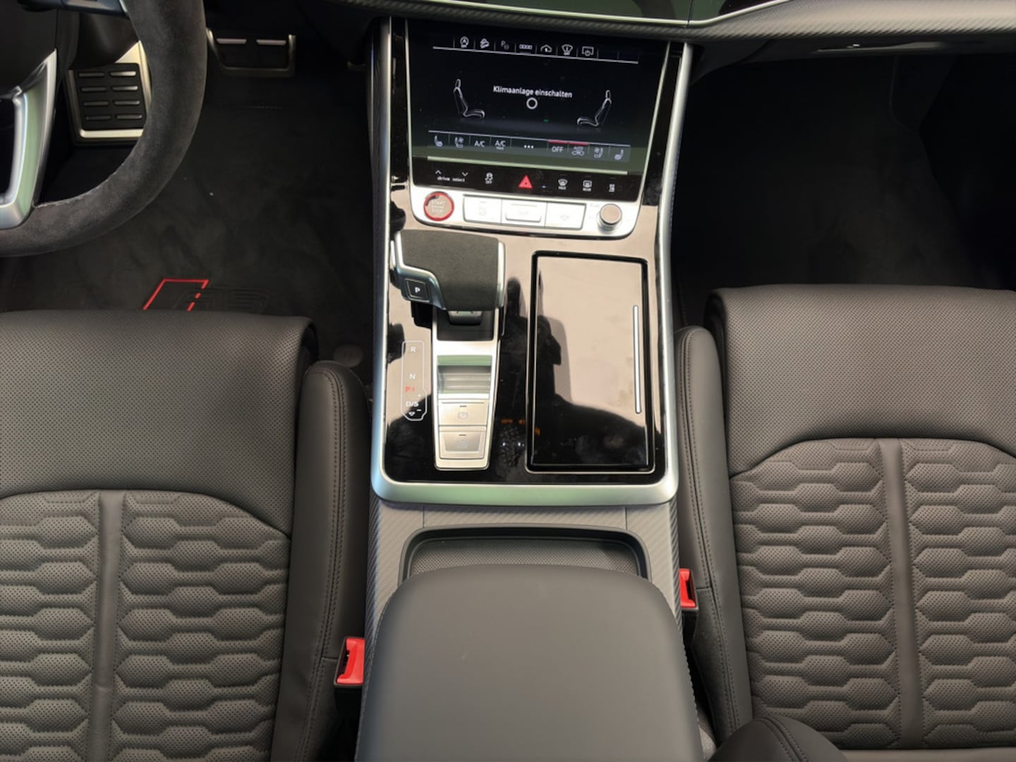 Bild über Audi RS Q8 SUV TFSI quattro 471 kW tiptronic - für weitere Informationen kontaktieren Sie den Audi Partner