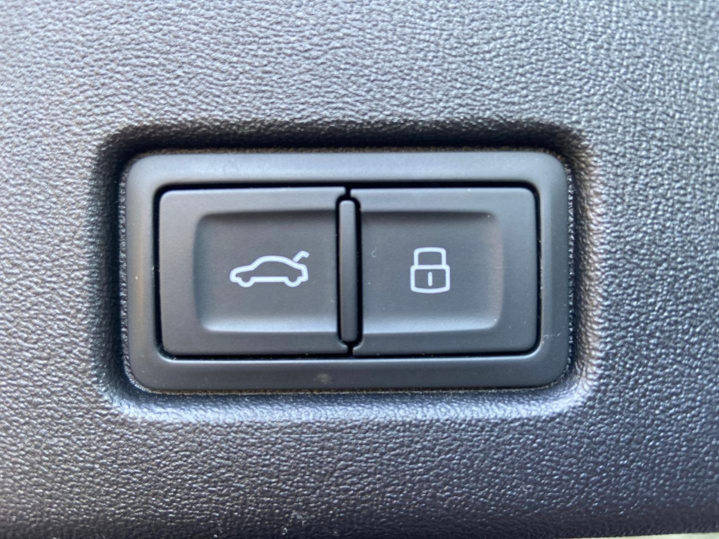 Image about Audi Q4 e-tron 40 e-tron
