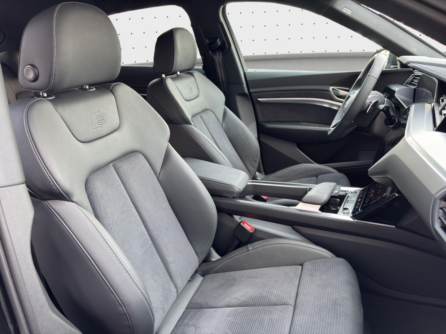 Image about Audi Q8 Sportback e-tron advanced 55 e-tron quattro
