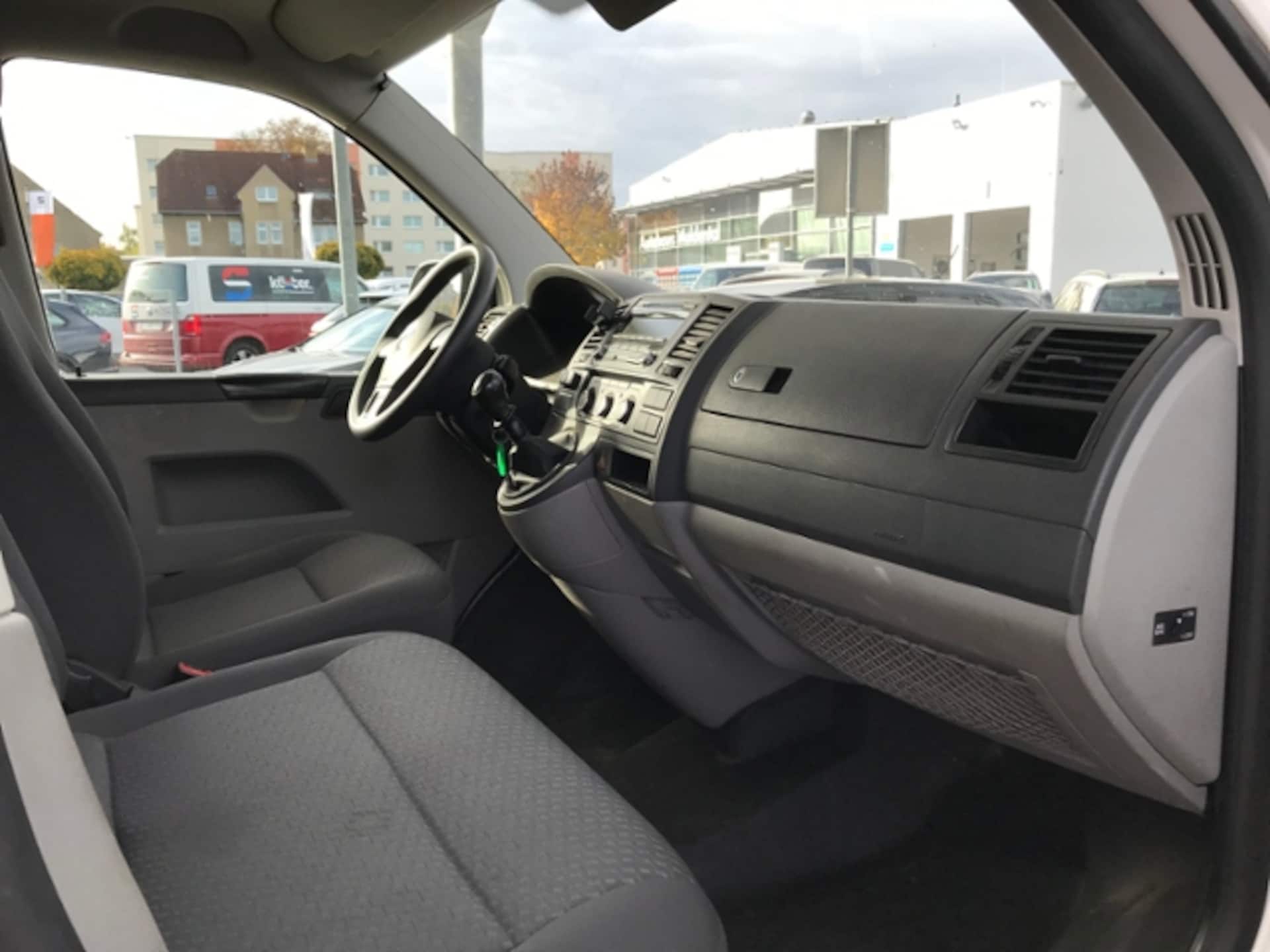 Volkswagen T5 Transporter Kasten kurzer Radstand