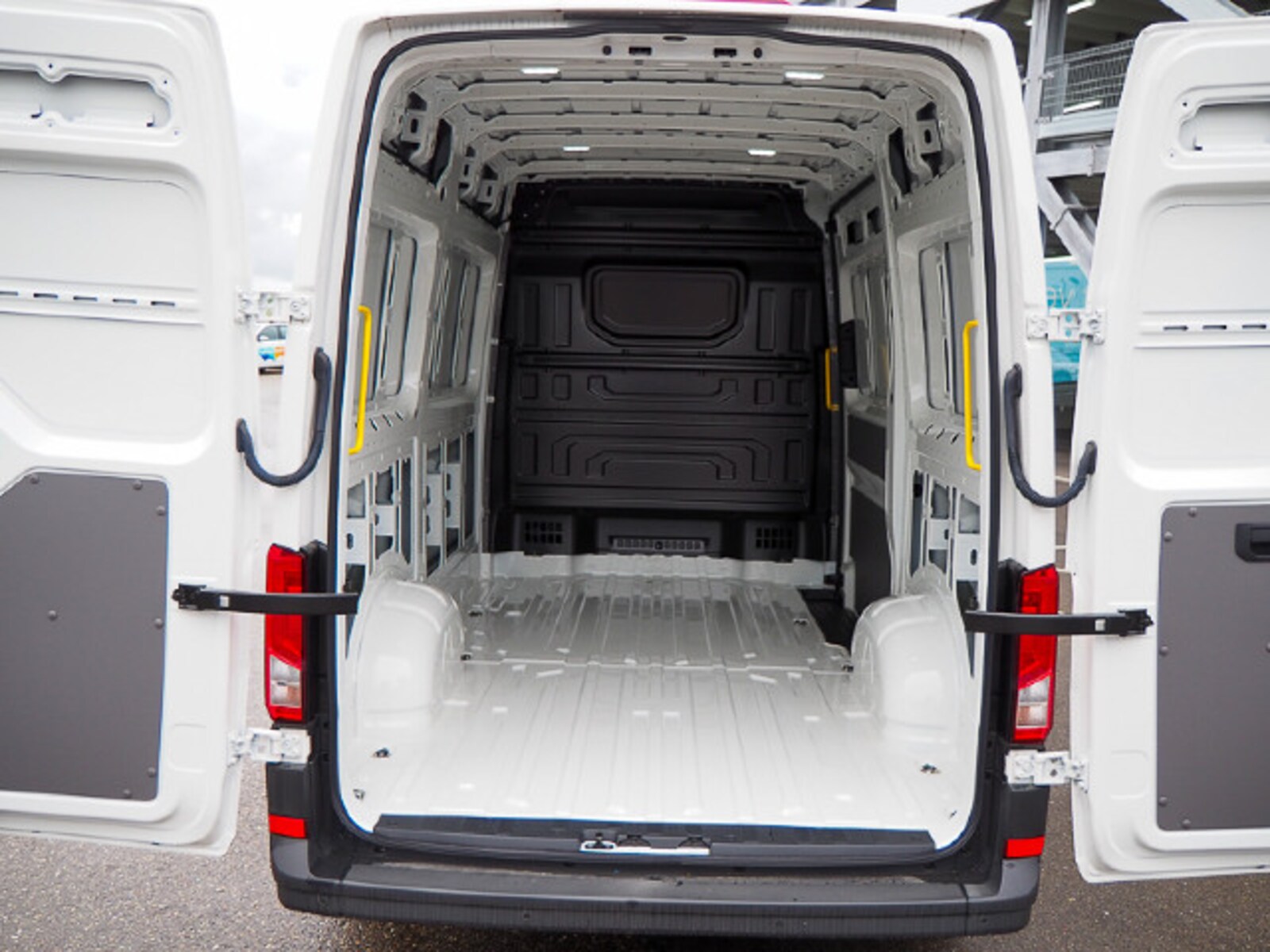 Volkswagen Crafter Kasten mittlerer Radstand – Bild 15