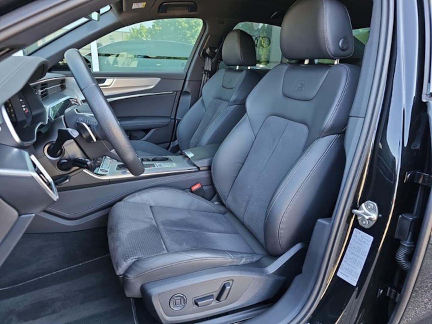 Bild über Audi S6 Limousine TDI quattro tiptronic - für weitere Informationen kontaktieren Sie den Audi Partner