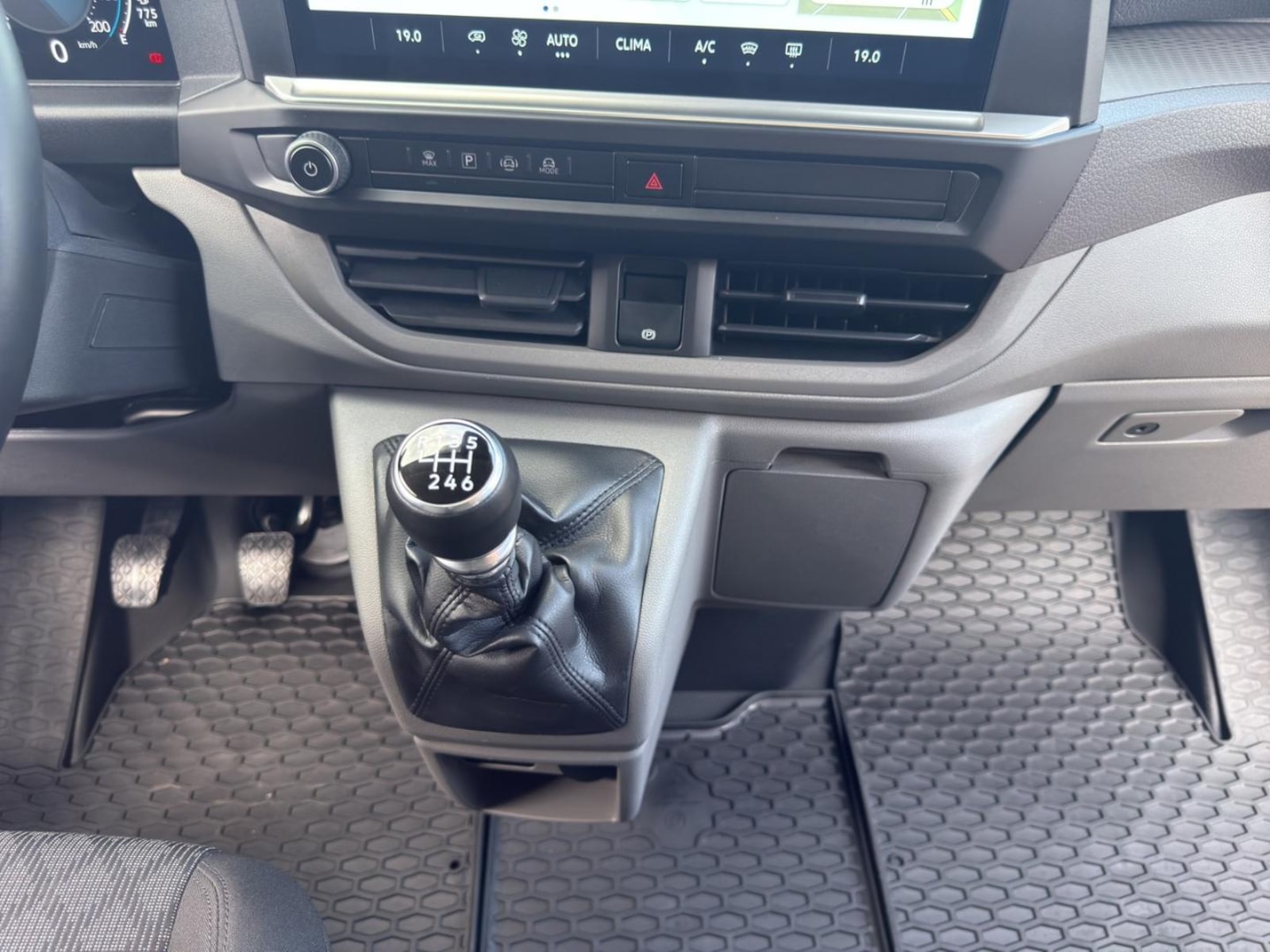 Volkswagen Transporter Kasten kurzer Radstand – Bild 15