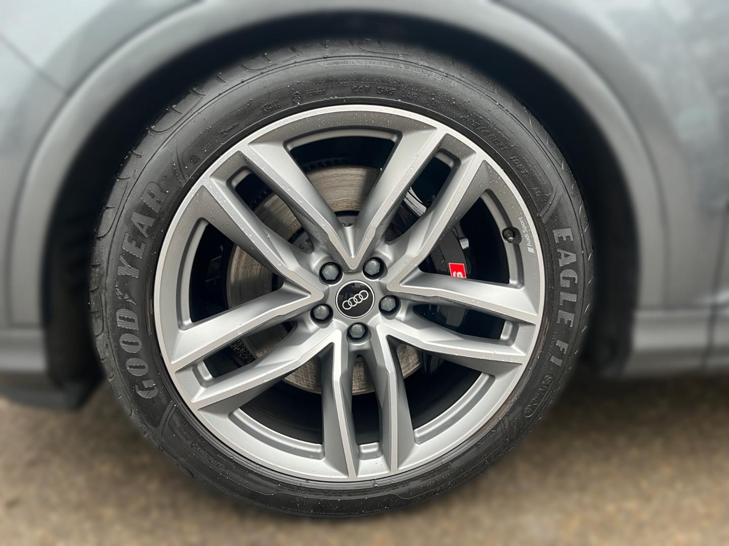 Image about Audi SQ7 TFSI quattro tiptronic