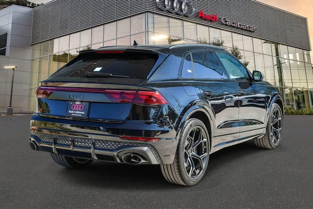 2026 Audi RS Q8 SUV performance