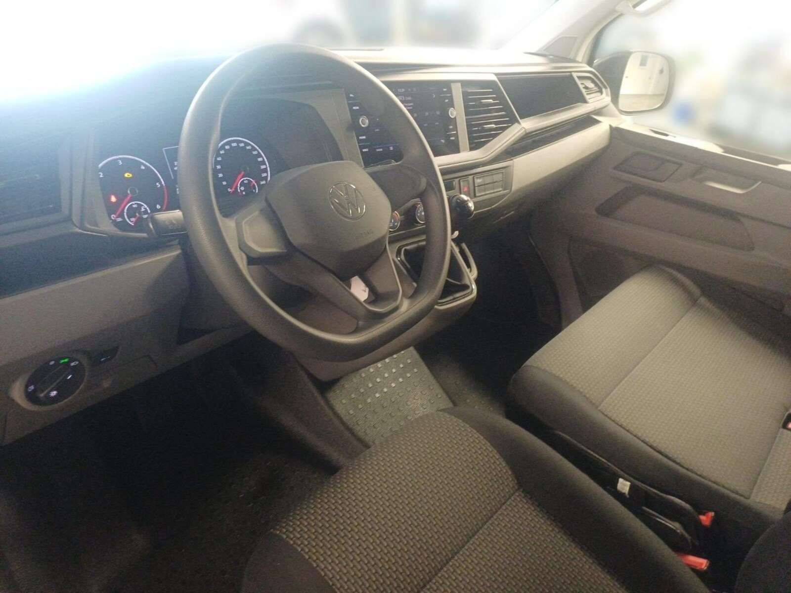 Volkswagen T6.1 Transporter Kasten langer Radstand – Bild 11