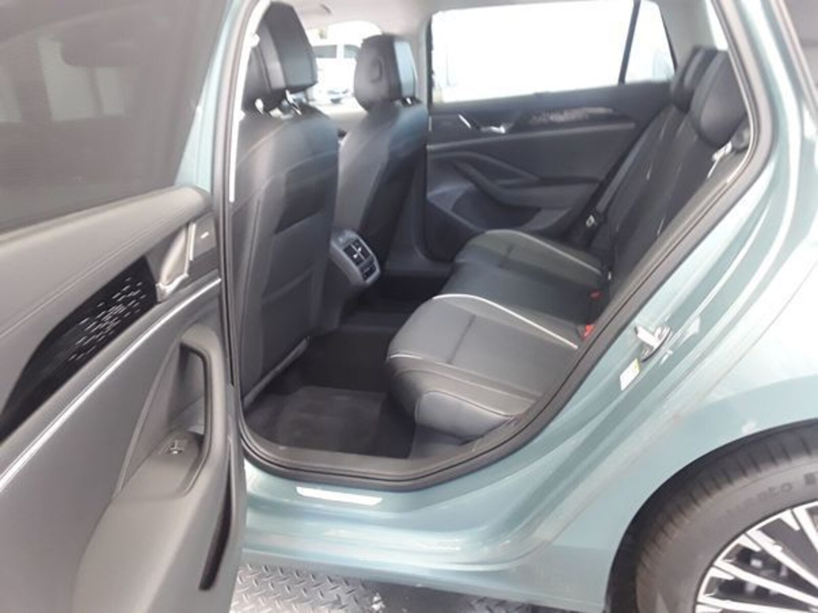 Volkswagen Passat – Bild 8