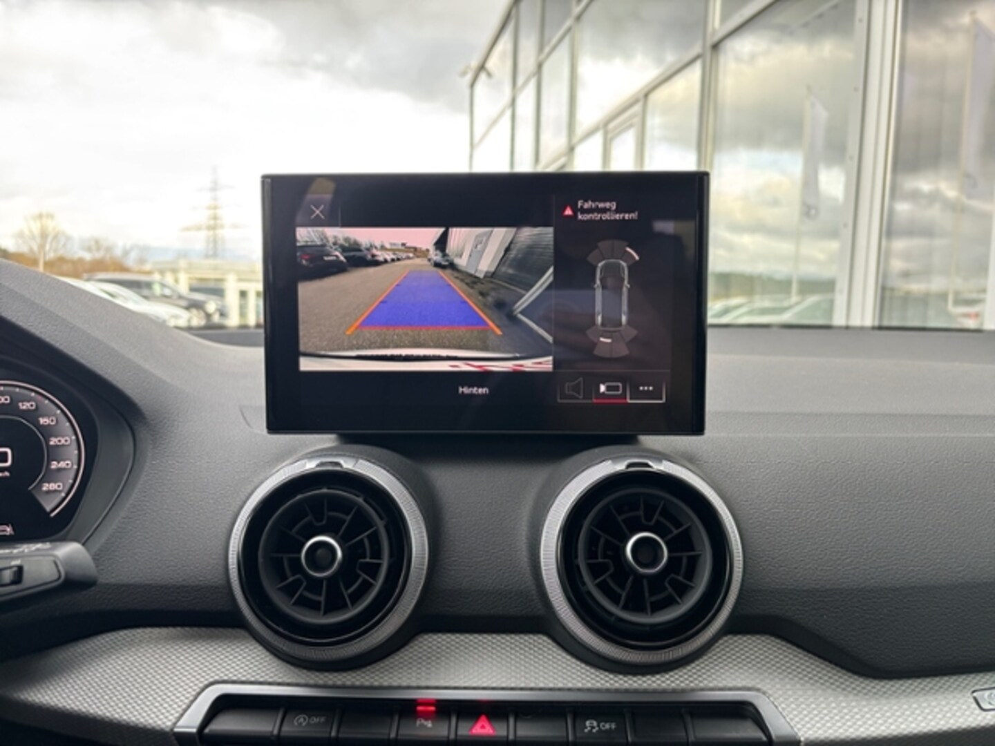 Bild über Audi Q2 S line 35 TFSI S tronic - für weitere Informationen kontaktieren Sie den Audi Partner