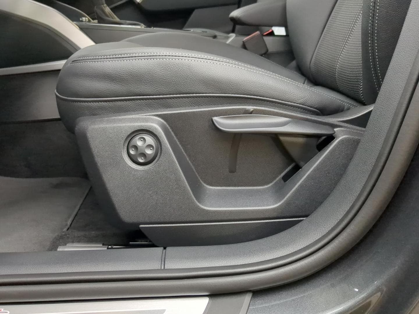 Bild über Audi Q2 S line 35 TFSI S tronic - für weitere Informationen kontaktieren Sie den Audi Partner