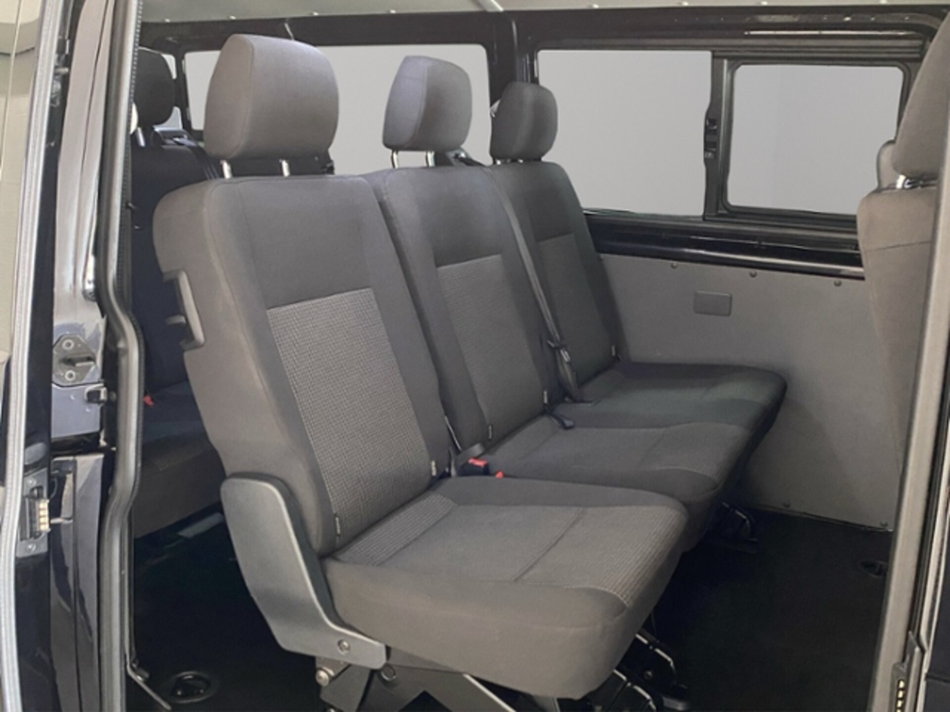 Volkswagen T6.1 Transporter Kombi langer Radstand