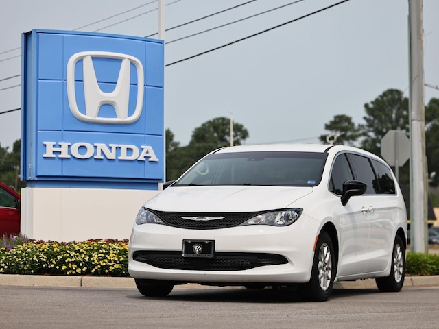 Photo of 2024 Chrysler Voyager