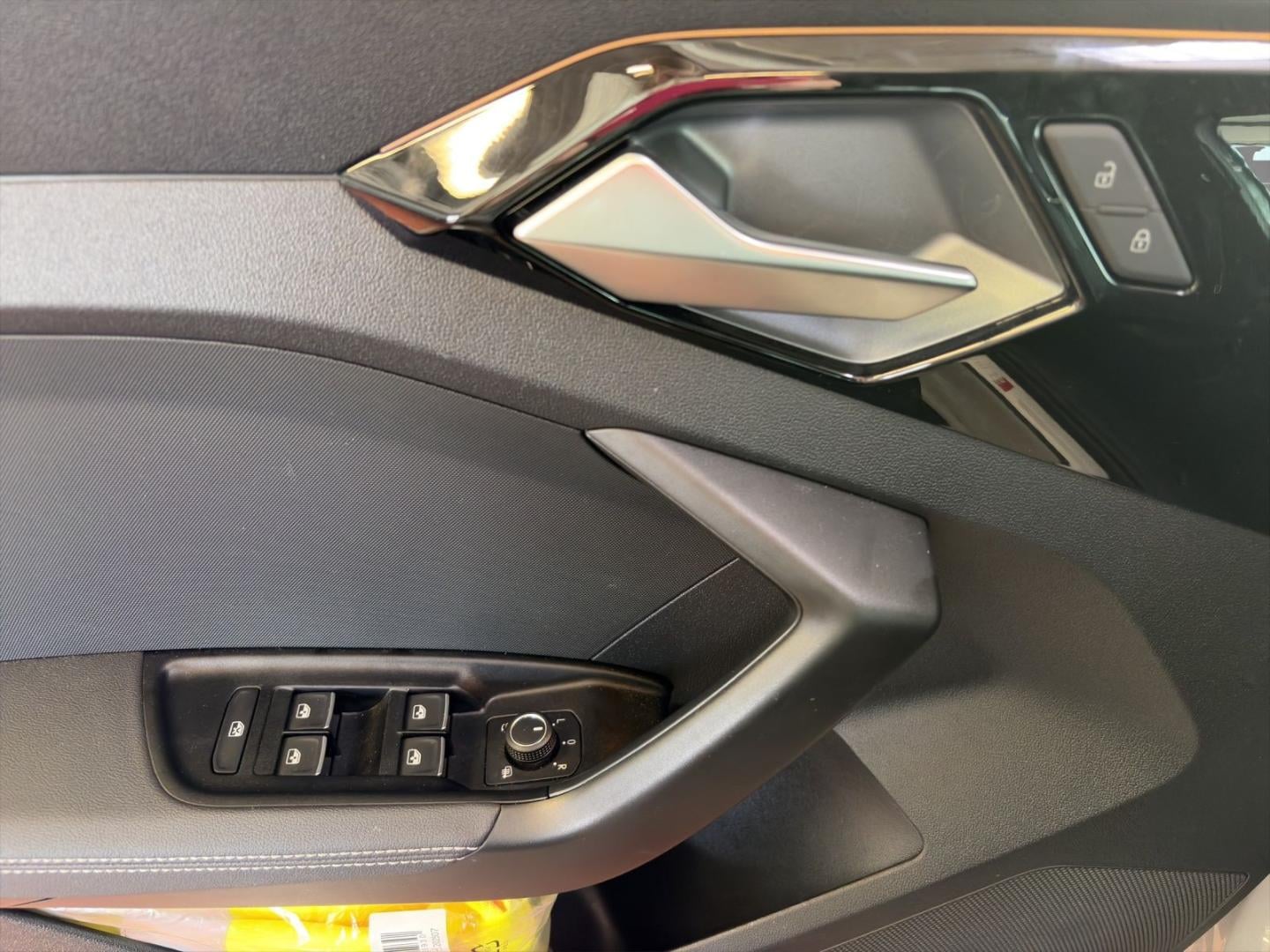 Bild über Audi A1 Sportback S line 30 TFSI S tronic - für weitere Informationen kontaktieren Sie den Audi Partner