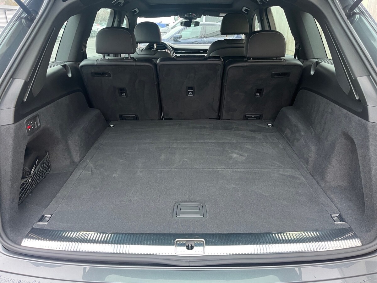 Image about Audi SQ7 TFSI quattro tiptronic