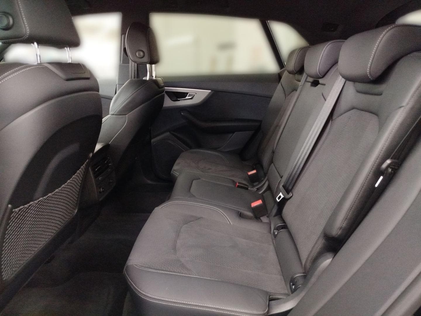Bild über Audi SQ8 SUV TFSI quattro tiptronic - für weitere Informationen kontaktieren Sie den Audi Partner