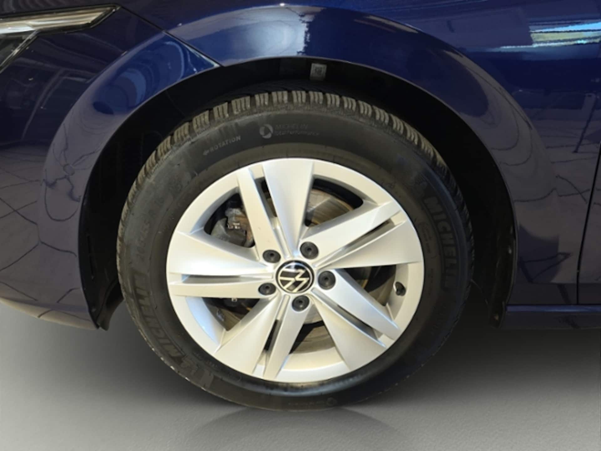 Volkswagen Golf Life