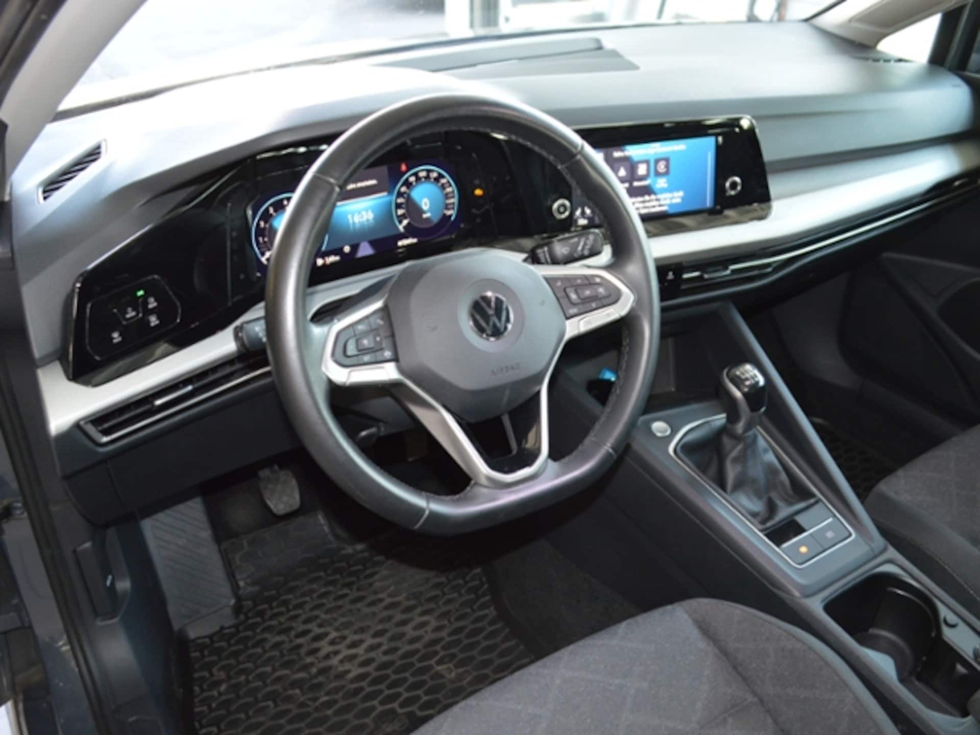 Volkswagen Golf Life