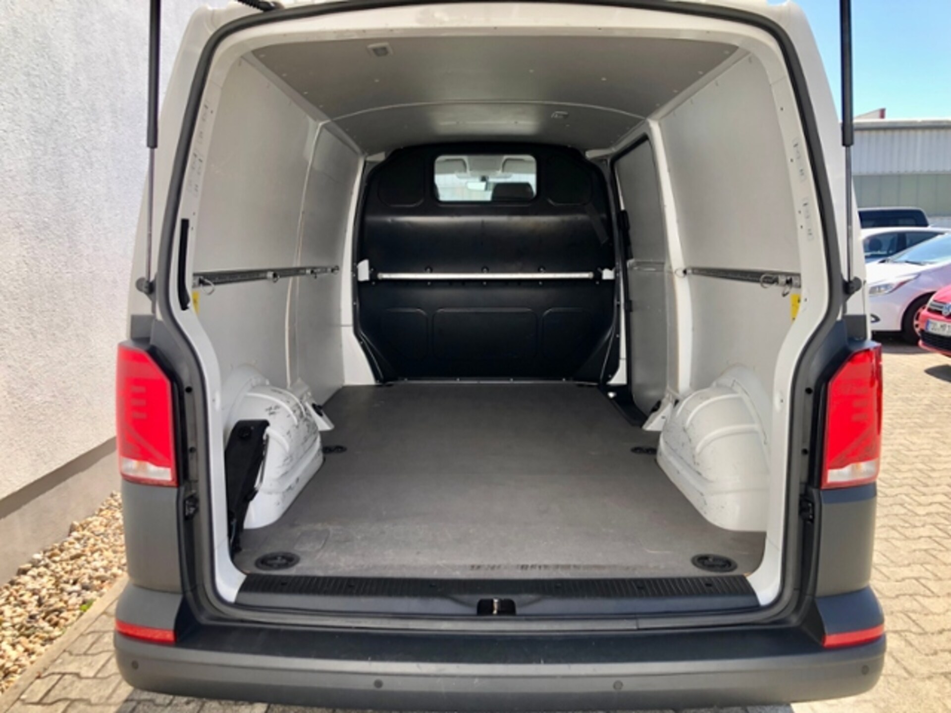 Volkswagen T6.1 Transporter Kasten langer Radstand