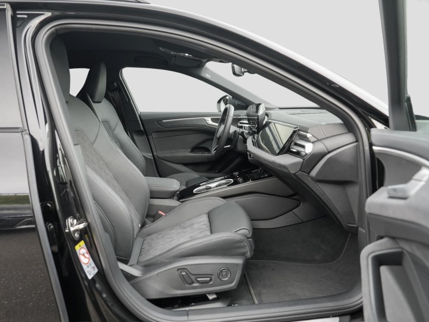 Bild über Audi A6 Avant edition one TDI quattro 150 kW S tronic - für weitere Informationen kontaktieren Sie den Audi Partner