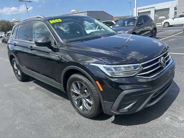 Used 2022 Volkswagen Tiguan SE with VIN 3VV2B7AX1NM063878 for sale in Plains Township, PA