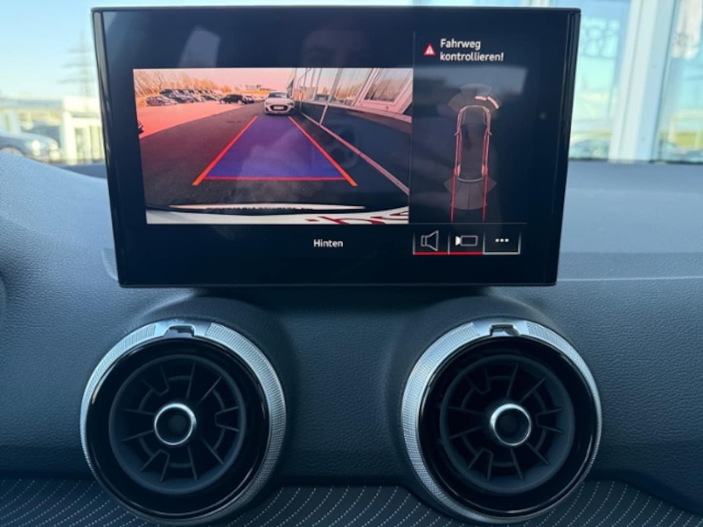Bild über Audi Q2 S line 40 TFSI quattro S tronic - für weitere Informationen kontaktieren Sie den Audi Partner