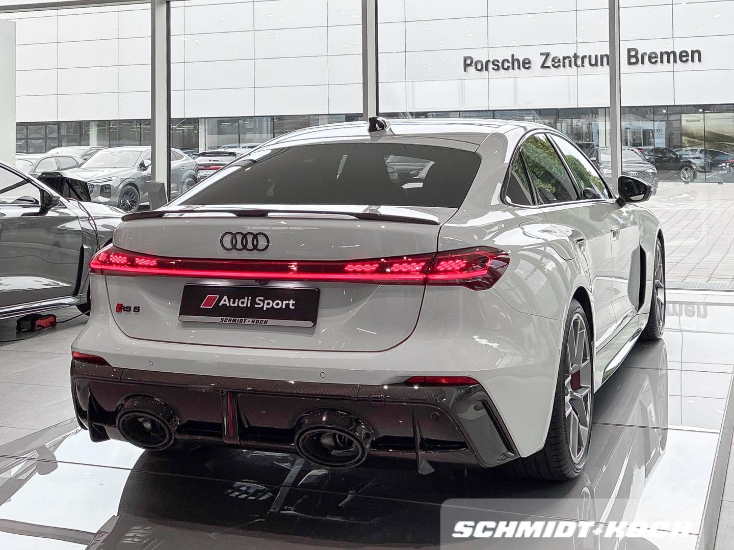 Bild über Audi RS 5 Limousine TFSI quattro 470 kW tiptronic - für weitere Informationen kontaktieren Sie den Audi Partner