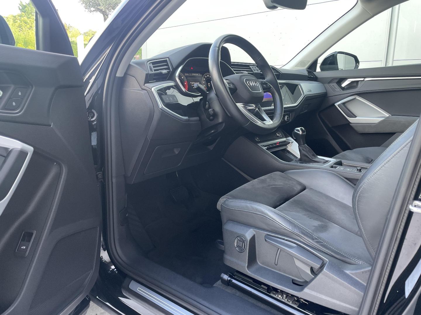 Image about Audi Q3 Design Luxe 35 TDI 110 kW (150 ch) S tronic