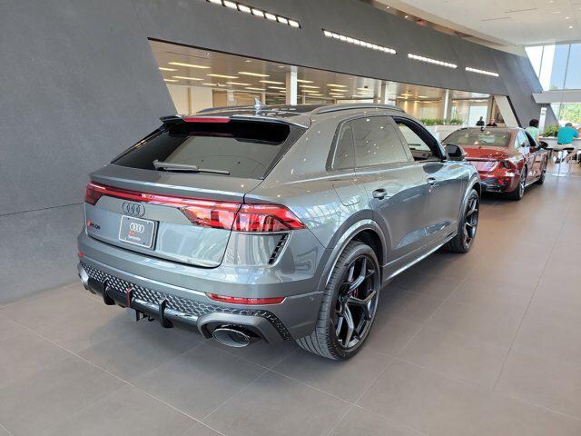 2026 Audi RS Q8 SUV performance
