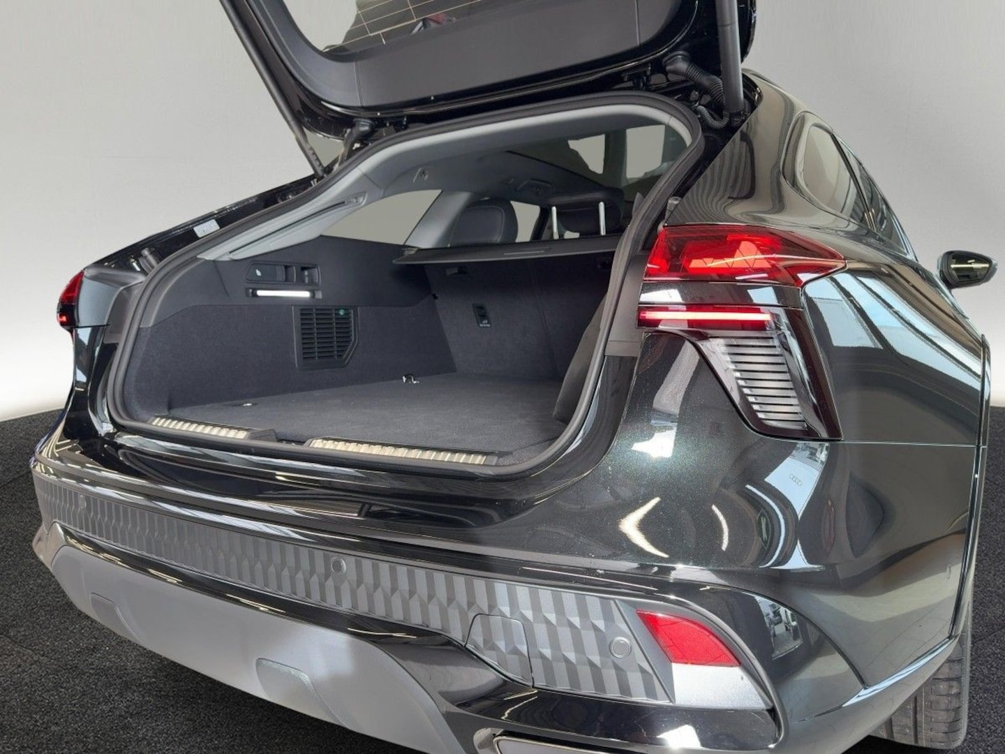 Bild über Audi A6 allroad e-hybrid e-hybrid quattro 270 kW S tronic - für weitere Informationen kontaktieren Sie den Audi Partner