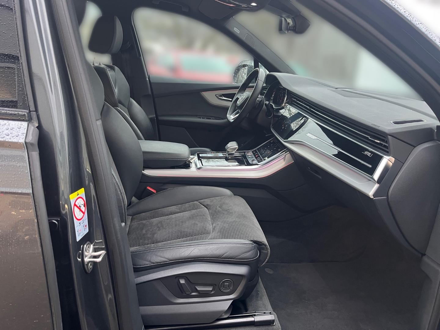 Image about Audi SQ7 TFSI quattro tiptronic