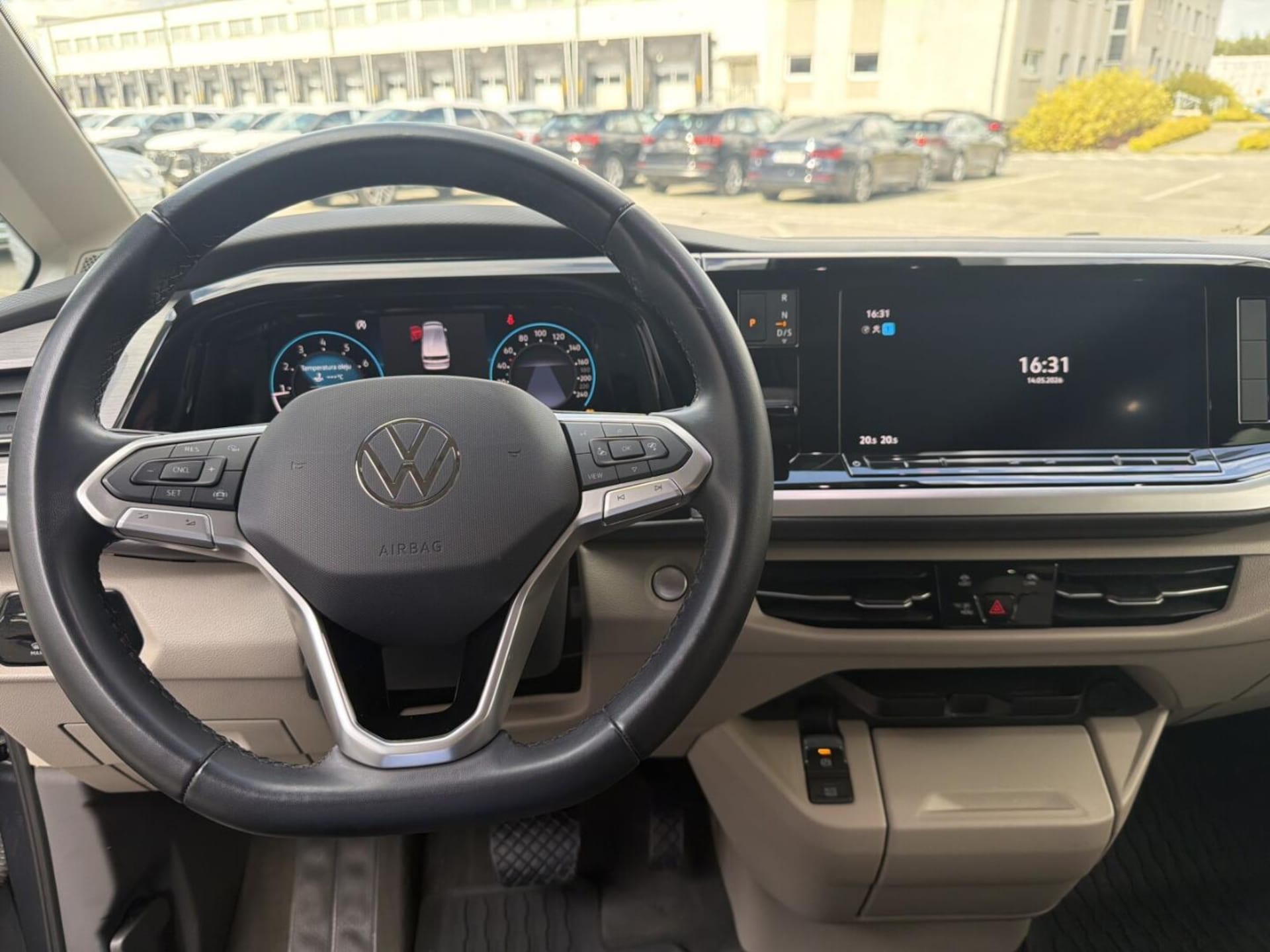 Volkswagen Multivan długi rozstaw osi Life