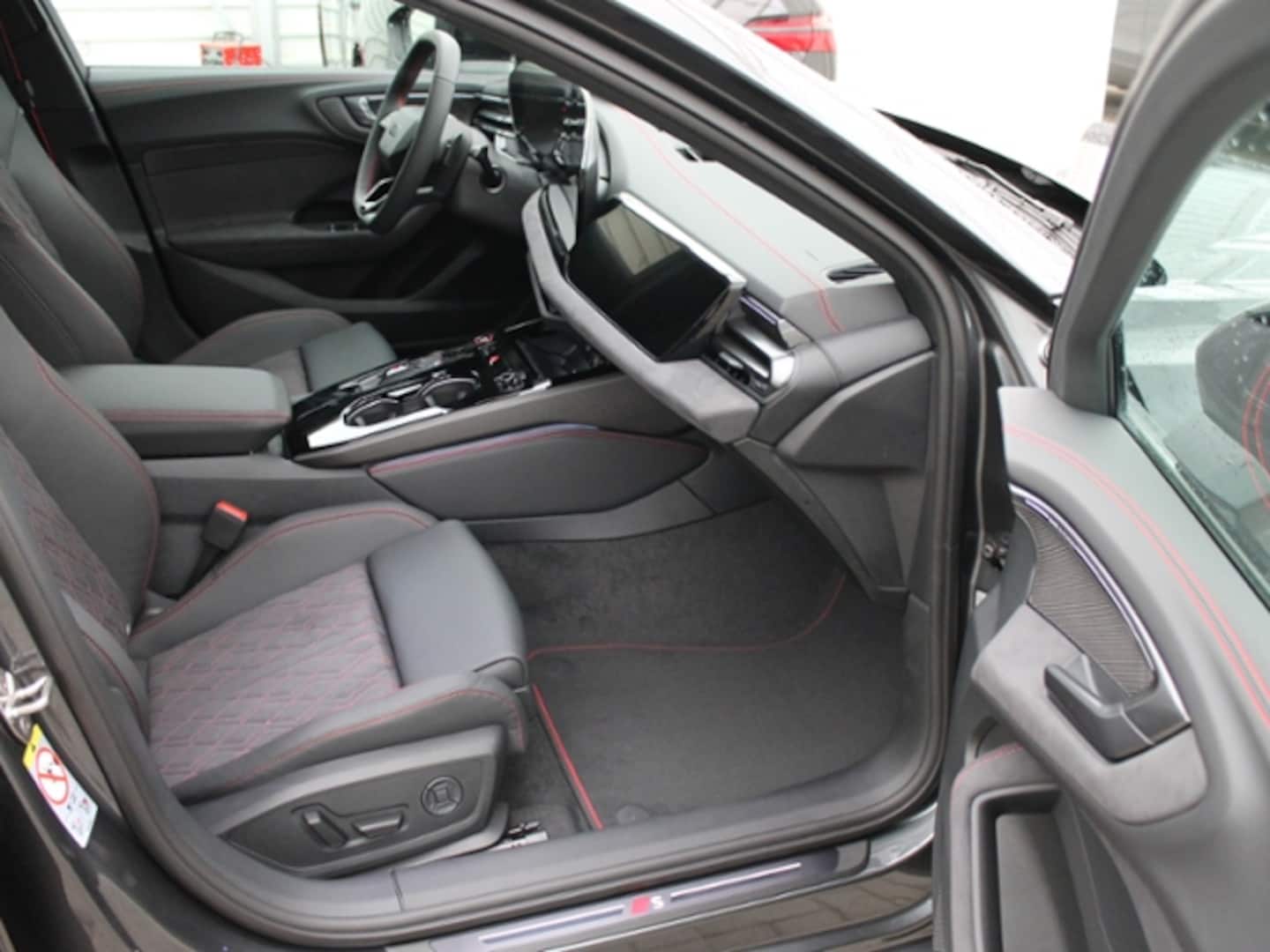 Bild über Audi A5 Avant TDI quattro 150 kW S tronic - für weitere Informationen kontaktieren Sie den Audi Partner