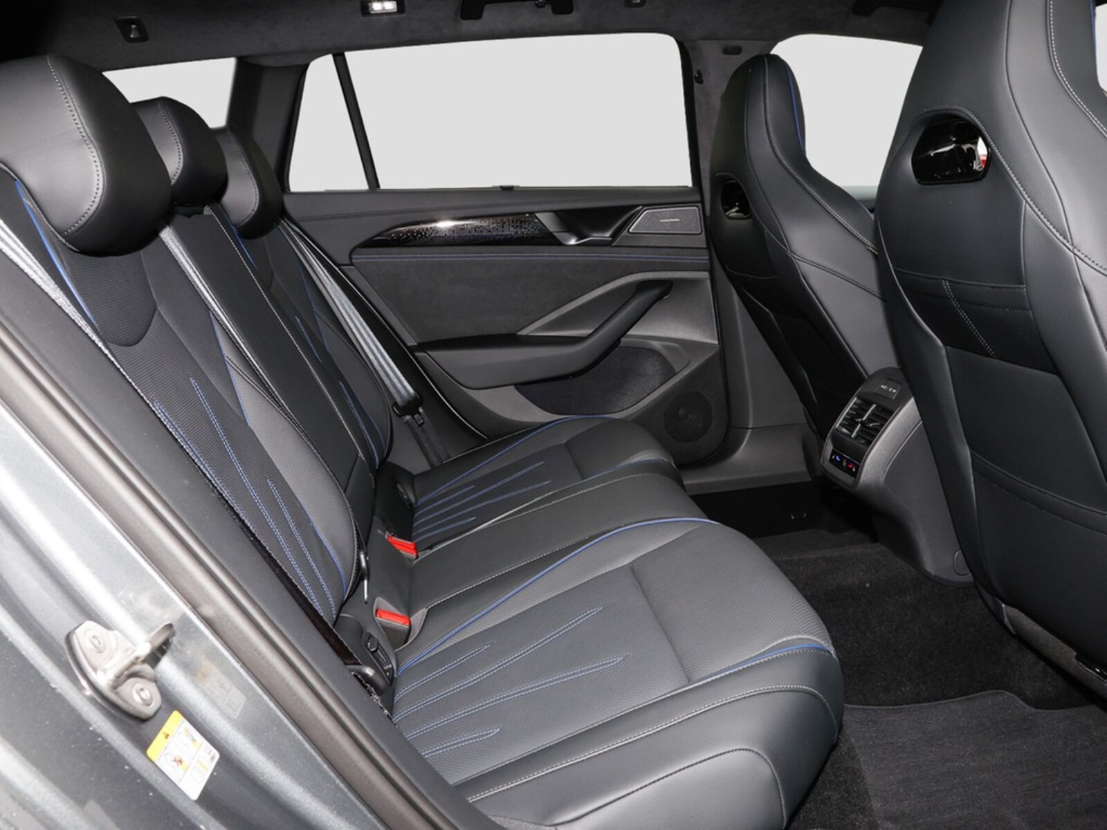 Volkswagen Passat – Bild 9