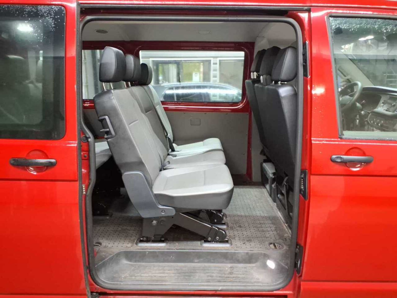 Volkswagen T6.1 Transporter Kombi kurzer Radstand – Bild 8