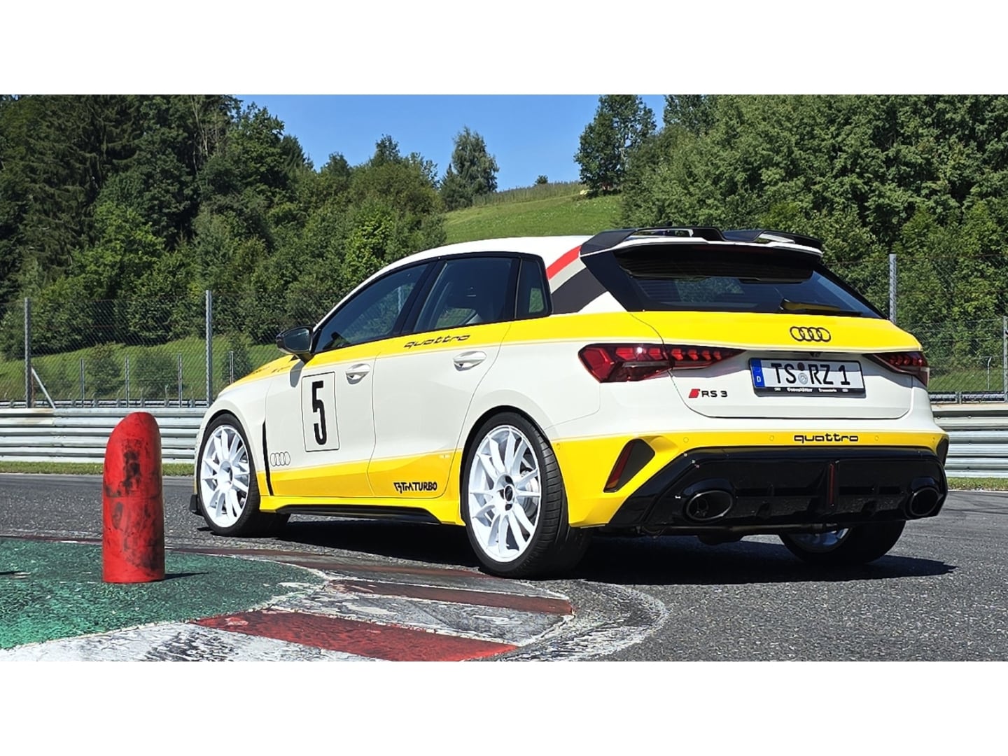 Bild über Audi RS 3 Sportback TFSI quattro S tronic - für weitere Informationen kontaktieren Sie den Audi Partner