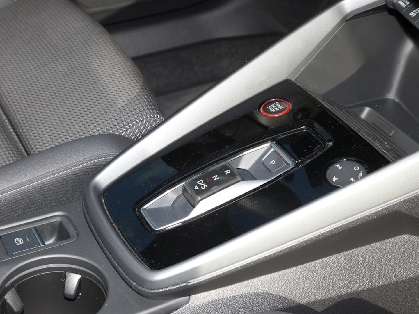 Bild über Audi S3 Sportback TFSI quattro S tronic - für weitere Informationen kontaktieren Sie den Audi Partner