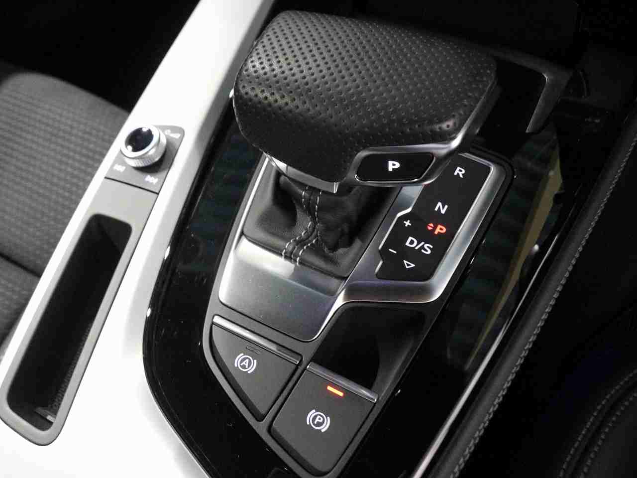 Image about Audi A4 Avant 40 TDI quattro S line