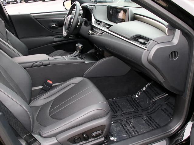 2021 LEXUS ES - Image 31