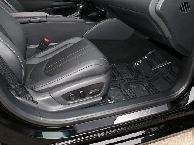 2021 LEXUS ES - Image 32