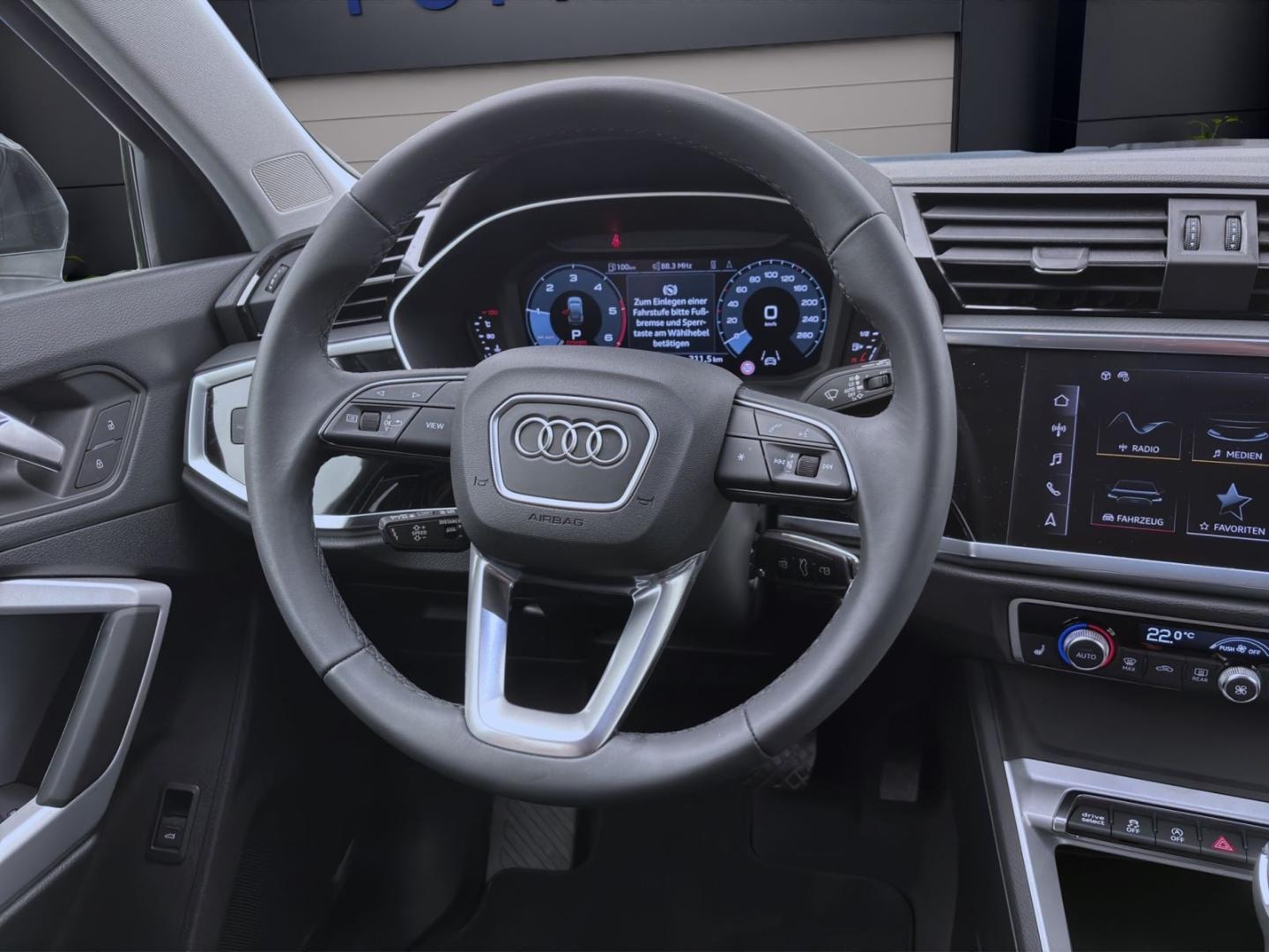 Bild über Audi Q3 Sportback 40 TDI quattro S tronic - für weitere Informationen kontaktieren Sie den Audi Partner