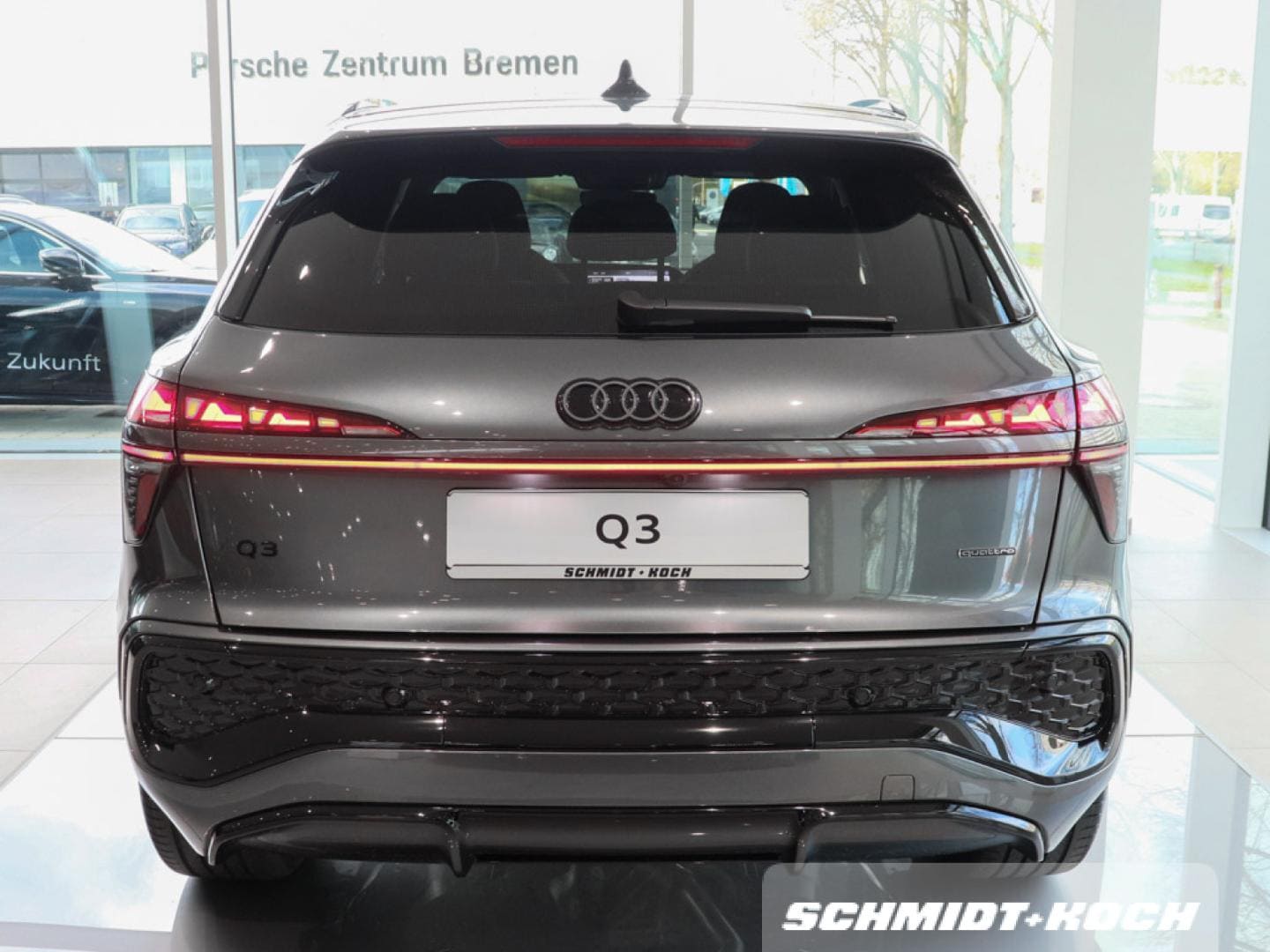 Bild über Audi Q3 SUV TFSI quattro 195 kW S tronic - für weitere Informationen kontaktieren Sie den Audi Partner