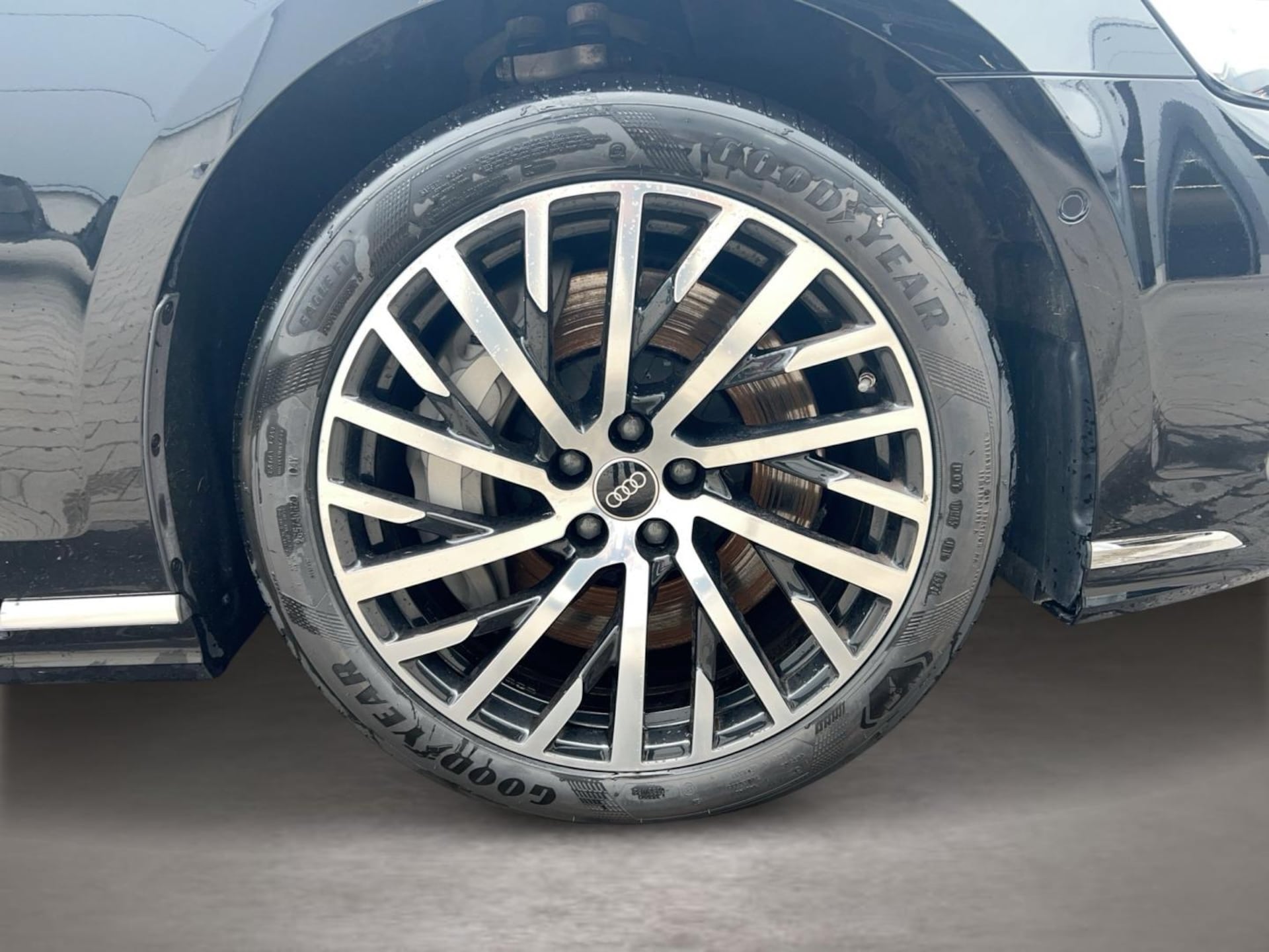 Audi A8 L TFSI e