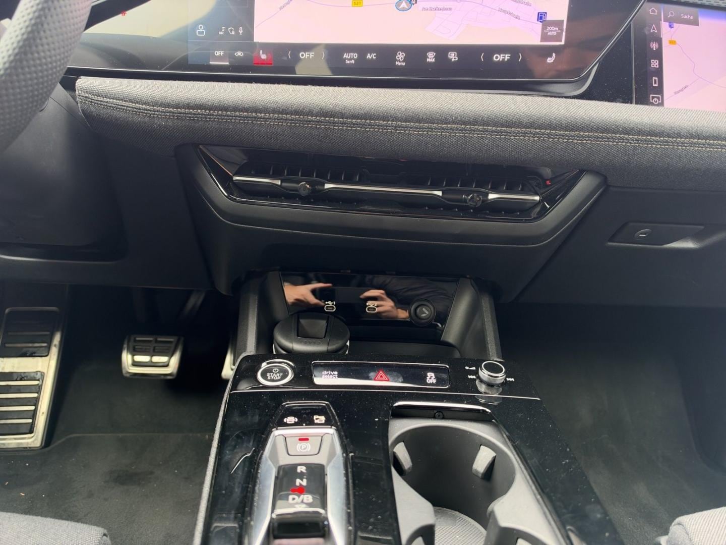 Bild über Audi A6 Avant e-tron e-tron quattro - für weitere Informationen kontaktieren Sie den Audi Partner