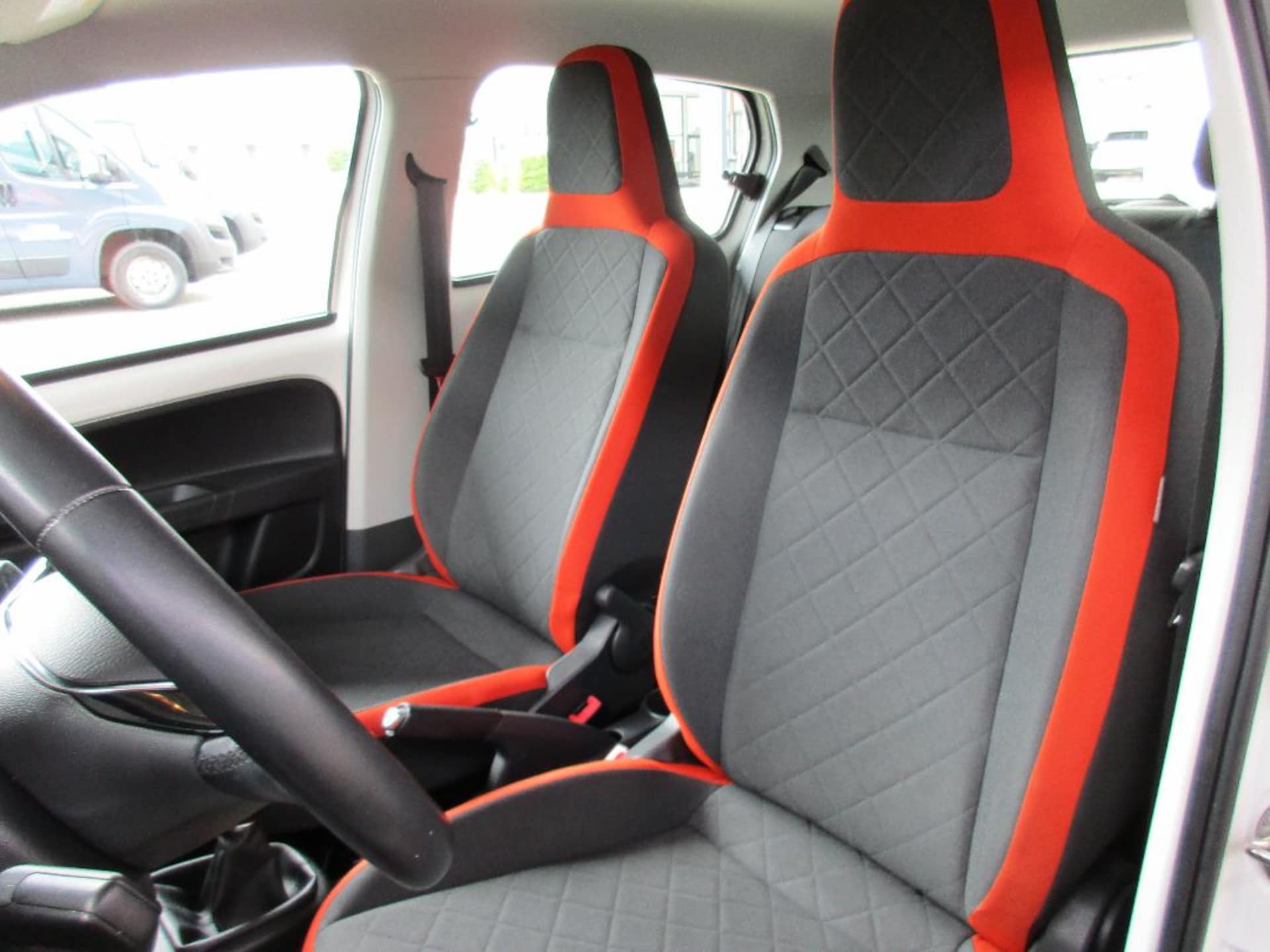 Volkswagen up! cross up!