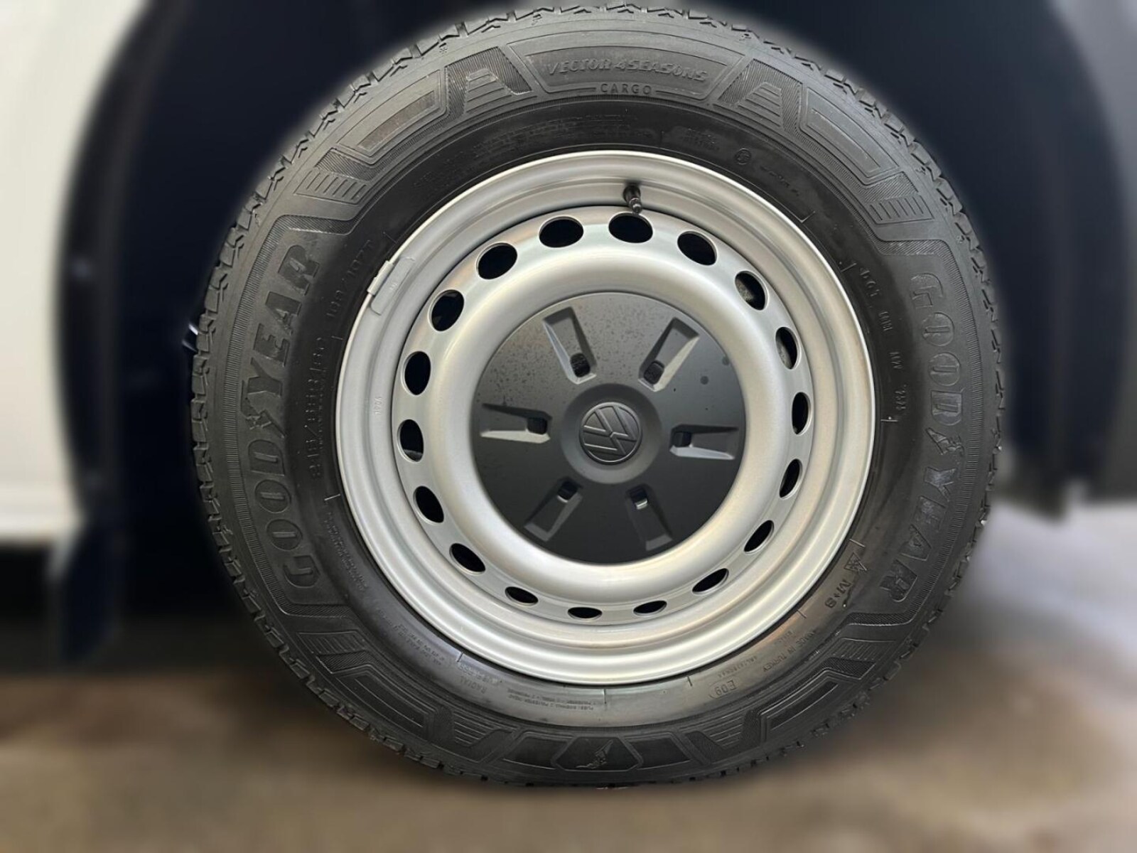 Volkswagen Transporter Kasten langer Radstand – Bild 9