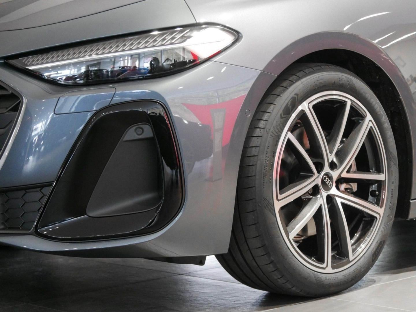 Bild über Audi A5 Avant TFSI 110 kW S tronic - für weitere Informationen kontaktieren Sie den Audi Partner