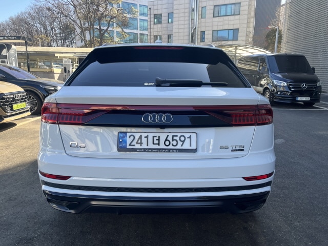 Audi Q8 55 TFSI quattro Premium 250 340 kW hp tiptronic 3
