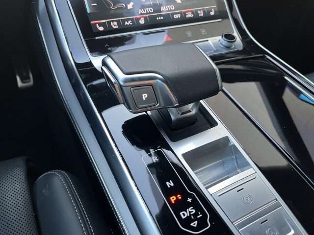 Audi Q8 55 TFSI quattro Premium 250 340 kW hp tiptronic 10